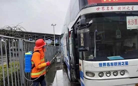 截止2月6日下午5时,慈利县已恢复汽车东站,西站,江垭汽车站营运,投入