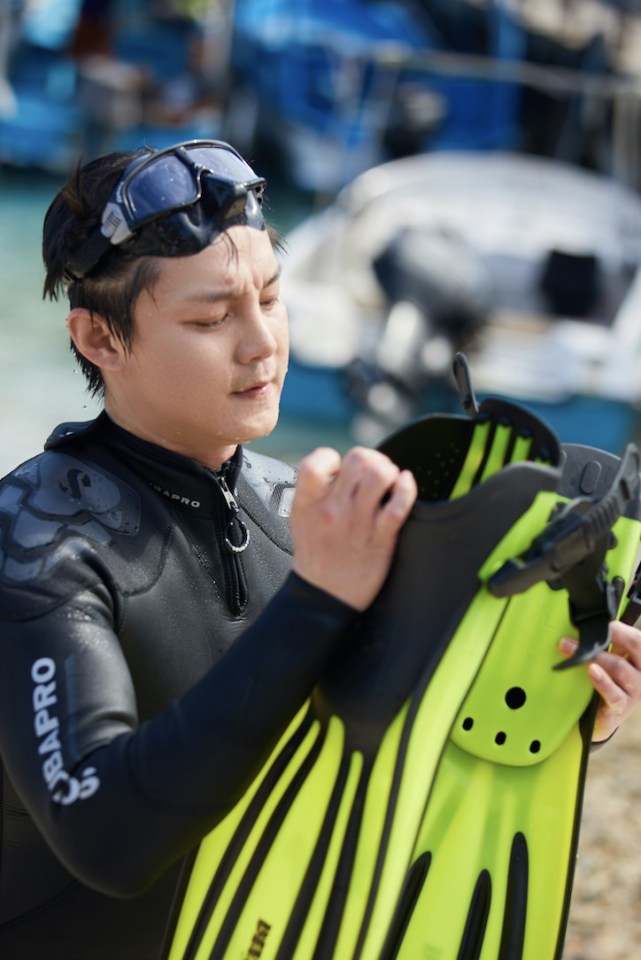 小小的追球尹正挑战深海种植珊瑚宠弟狂魔无奈变身青蛙王子