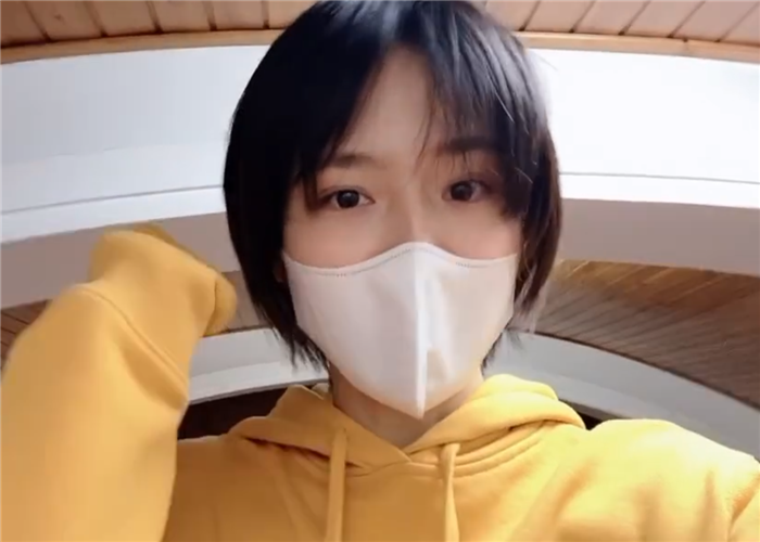 诸葛大力罕见素颜出镜,致敬一线医护人员,皮肤真实状态引粉丝热议!