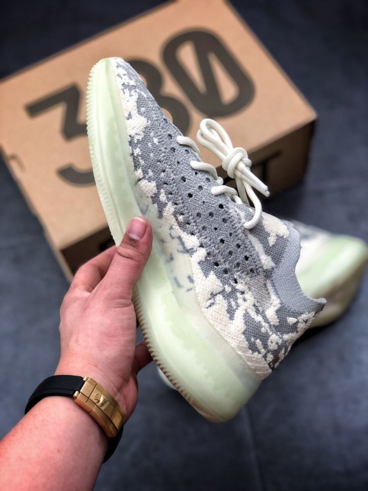 阿迪yeezy 380"外星人"开箱测评!