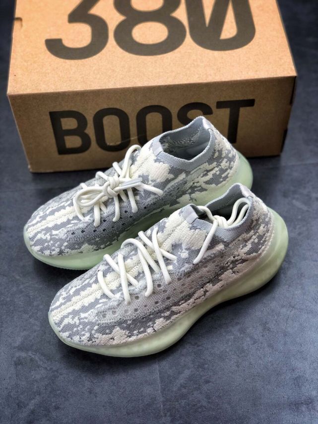 长得像面包这能穿吗阿迪yeezy380外星人开箱测评