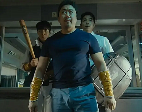 釜山行:丧尸母体感染袭击人时,为何棒球运动员不阻止?说出来怕你不信