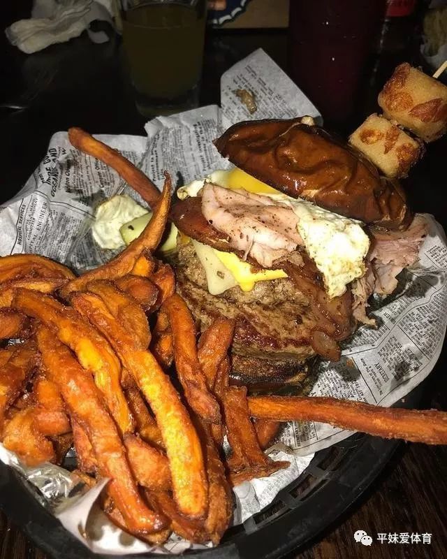 十大wwe明星酷爱的美食,罗曼酷爱龙虾,蛋妞真素食!