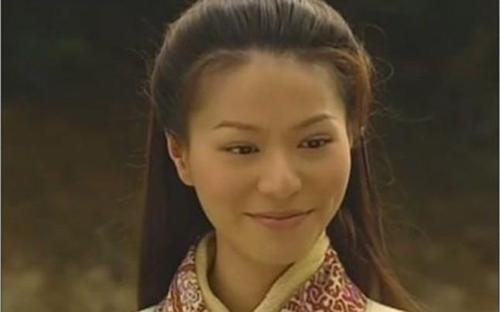 现年44岁的滕丽名是一位资深女演员,出演过《河东狮吼》,《陀枪师姐》