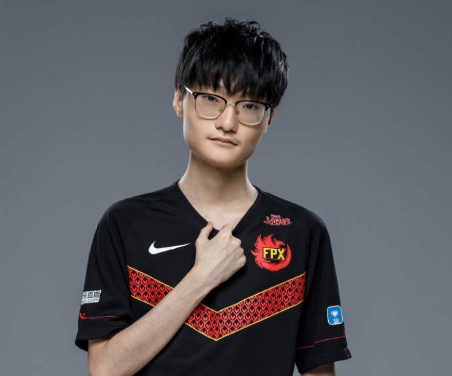 小天撞车knight9后,俩人互动不断!输掉比赛后,小天一句话找回面子