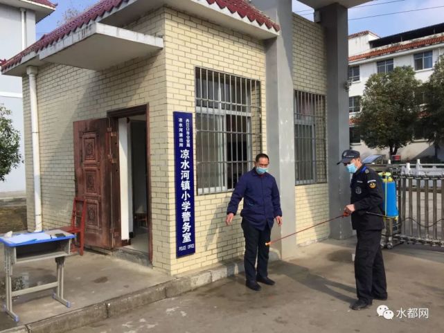 风雨同舟丹江口市铁马保安奋战在抗击疫情一线