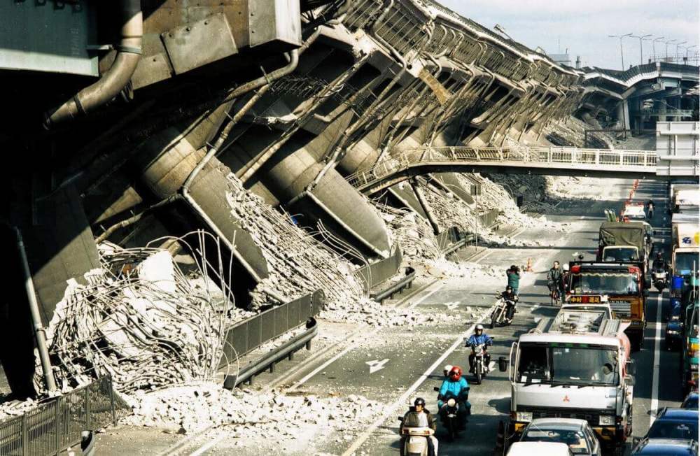 火山|日本气象厅发出警告，火山喷出的灰柱高达4700米，正在大面积扩大