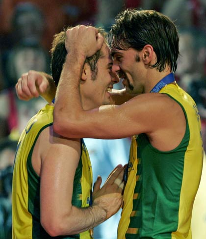 巴西现役球星排名_太奇葩!巴西传奇巨星退役3年做老板44岁高龄却无奈