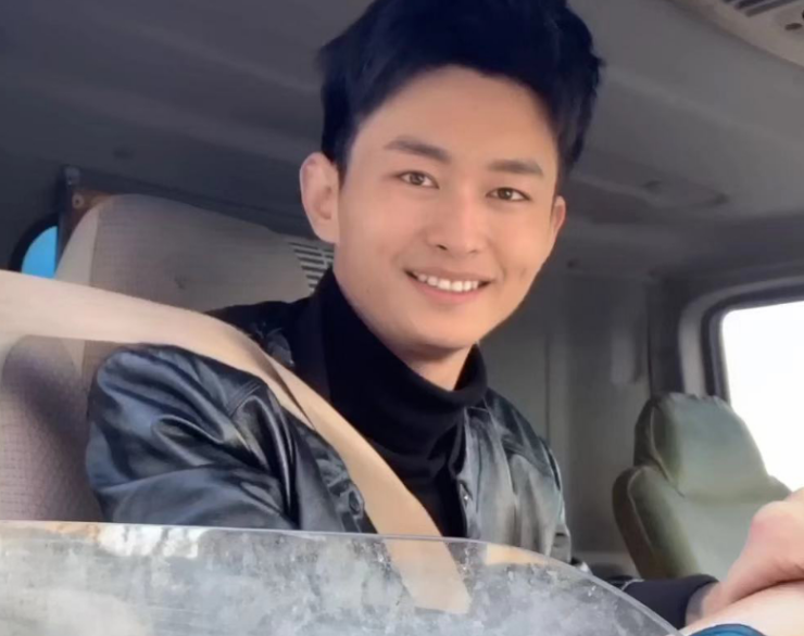 农民工撞脸张翰轰动一时却拒绝百万年薪不当网红如今成了这样