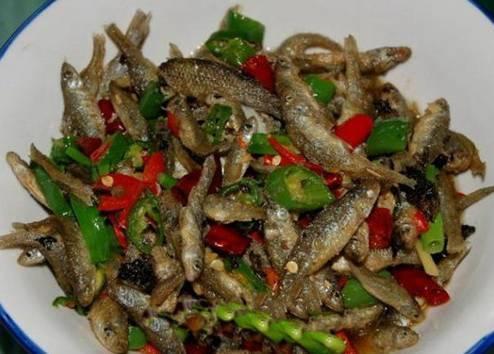 我们叫它"偷嘴鱼",钓鱼时最烦它,晒干后50元1斤,你钓过吗