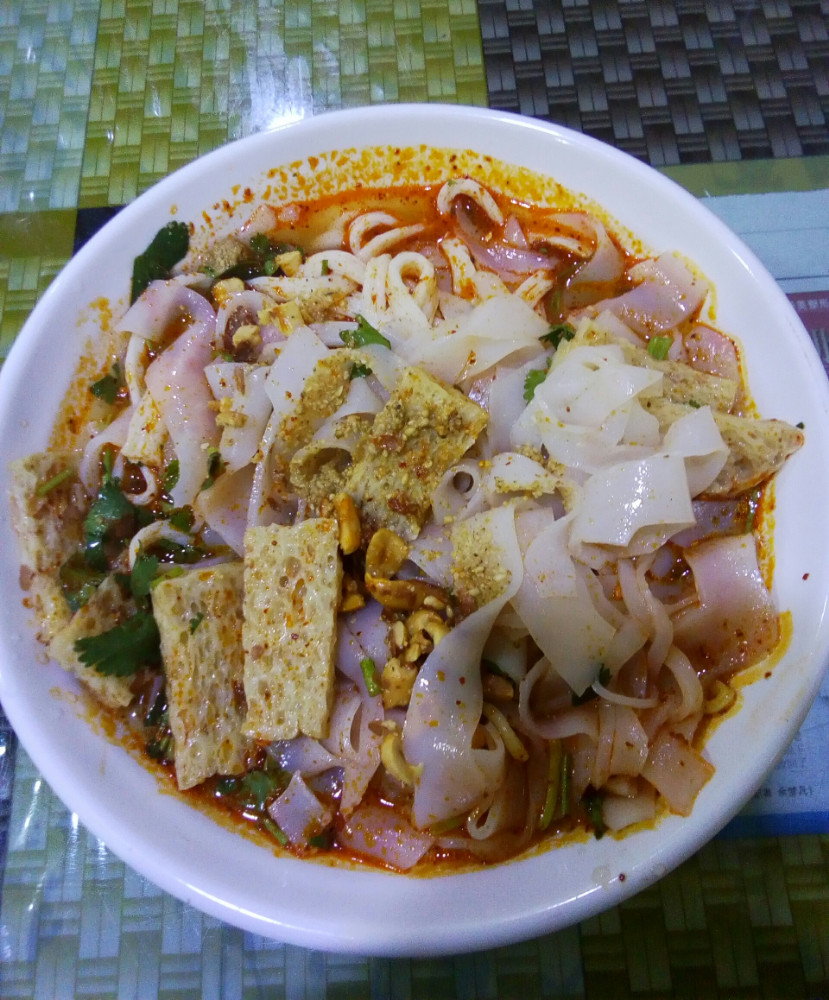 石河子凉皮对于到新疆旅游去往石河子的人来说,用"不吃石河子凉皮,就