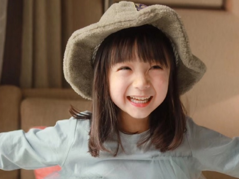 有种精致叫哈琳五官清秀宛如洋娃娃眼睛比咘咘还好看