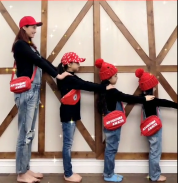 刘畊宏老婆晒全家福小泡芙三兄妹像复制粘贴刘畊宏没有老婆高