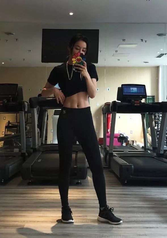 这时候欧阳娜娜跟你想着同一件事,就是瘦