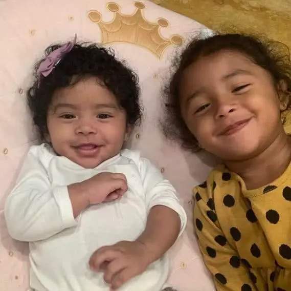 科比和瓦妮莎的四个女儿,老三和老四还这么小!科嫂辛苦了!