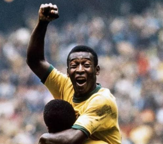 80岁球王贝利生活近况如何和小30岁娇妻很恩爱气质依旧年轻