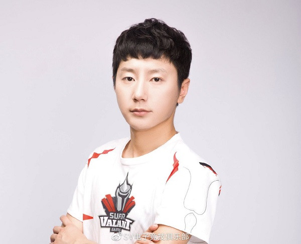 4me,本名徐德朋,是一名资深的电竞职业选手.