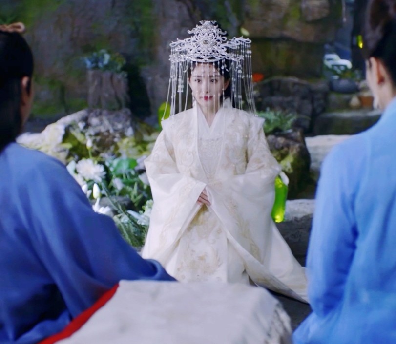 白浅大婚秒上热搜!夜华缺席成遗憾,赵又廷发文和杨幂甜蜜互动