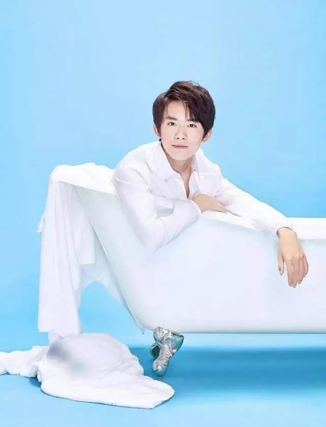 易烊千玺浴缸照,好好看!