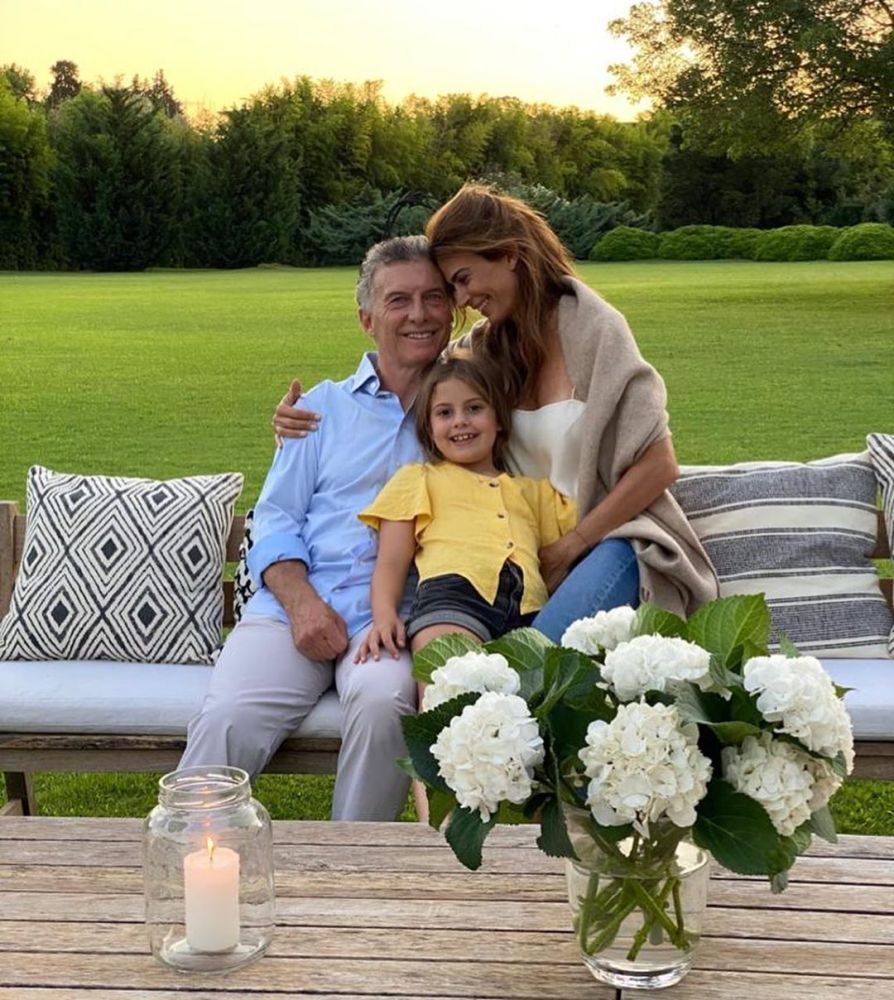 阿根廷前第一夫人发全家福为夫庆生夕阳下温馨无比惬意如童话