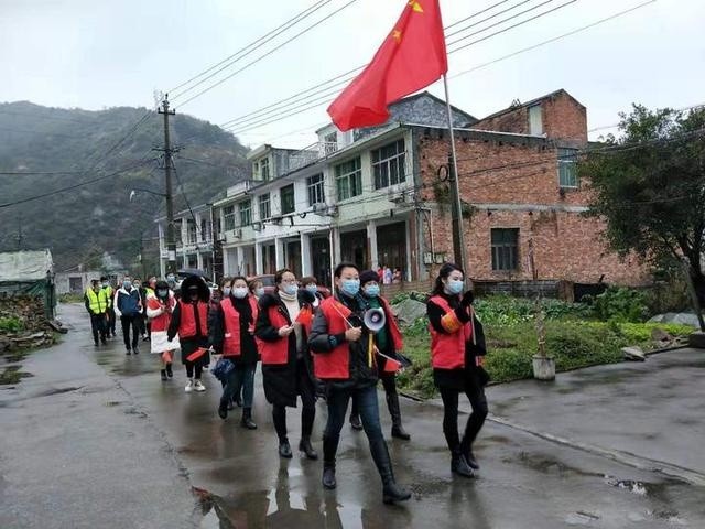 眾志成城團結一心抗擊疫情守護家園蒼南望里民兵在戰鬥