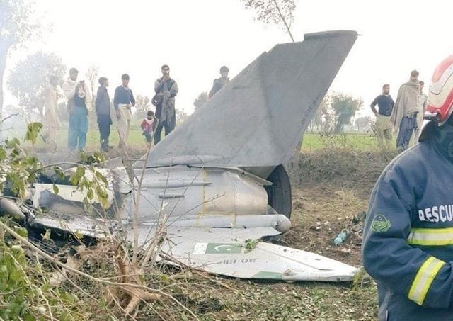 在接二连三的坠机事故发生之后,歼-7pg的故障率并未下降.