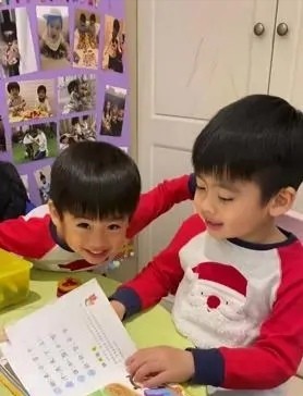 林志颖晒双胞胎儿子读诗 两兄弟性格截然不同 眼睫毛成功抢镜 腾讯新闻