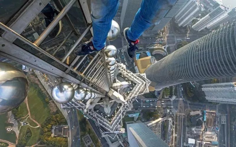 从高处往下看总有跳下去的冲动法语管这叫虚空的召唤