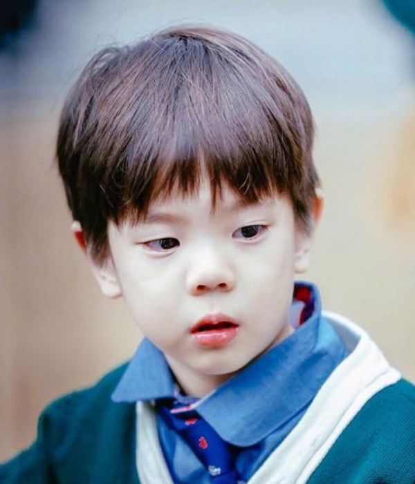 杜宇麒才是整容式长大小时候呆萌可爱如今浓眉大眼成王子