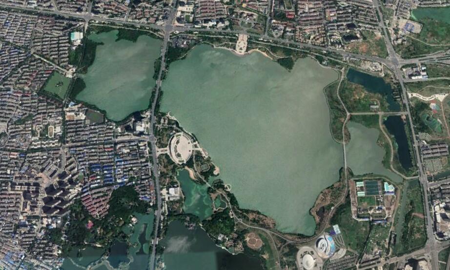 卫星上看安徽安庆:位于长江北岸,是国家历史文化名城