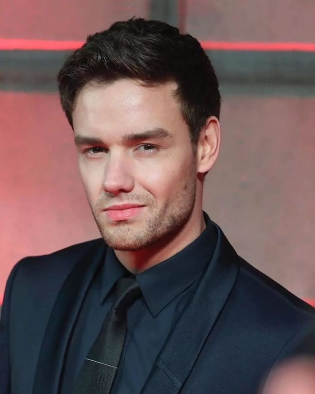 我感觉自己被欺骗了liampayne居然有女友