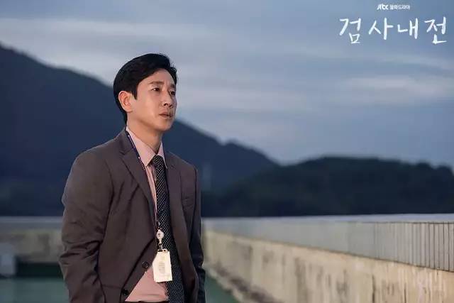 近年来,韩国检察官题材的影视作品是一部接一部,但从来没有一部和