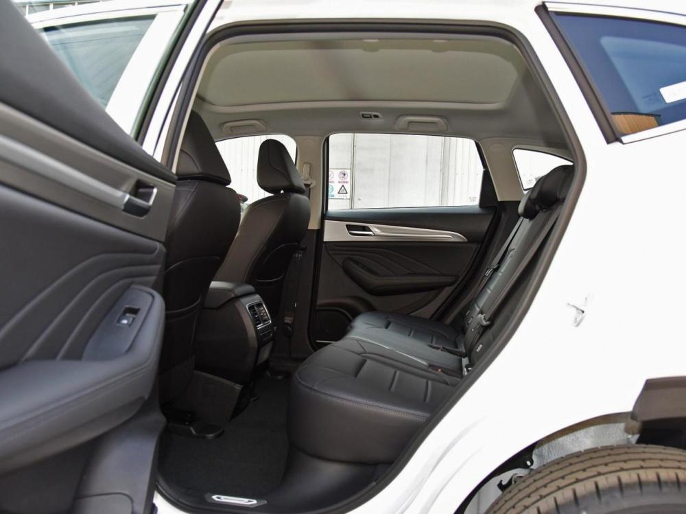 大空间才是硬道理 哈弗f7能装全家人的幸福!