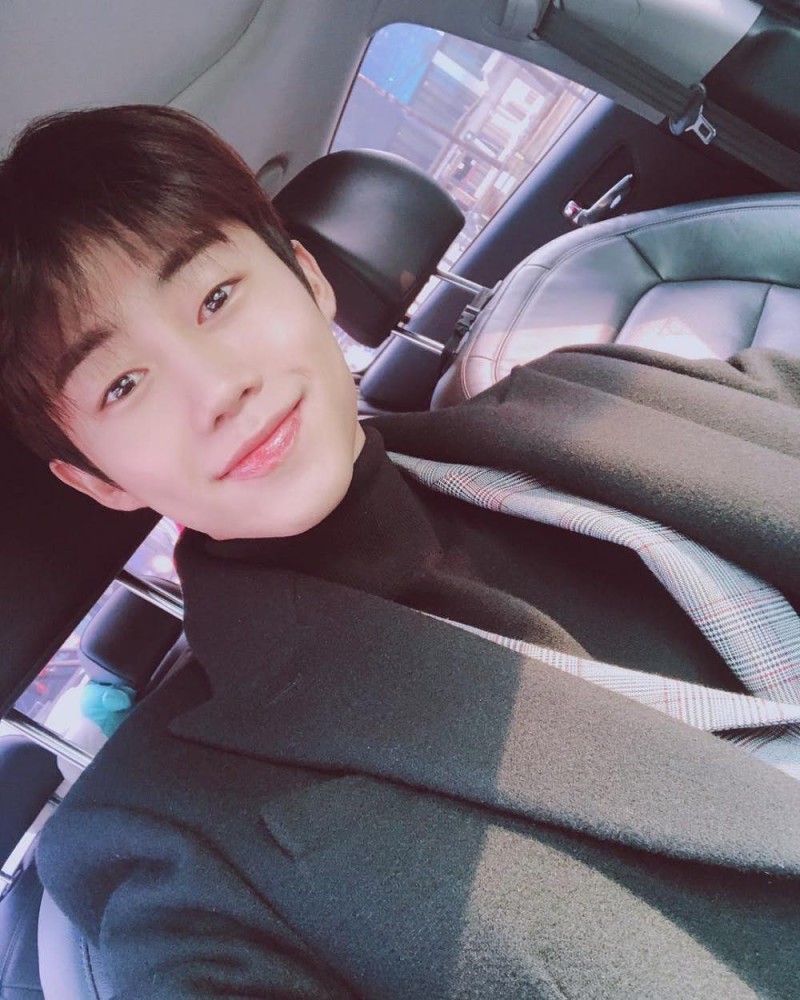 "金丝草弟弟"朴智彬颜值大跃进,变身阳光帅气小鲜肉