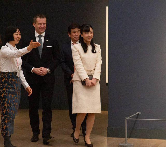 日本佳子公主越来越惊艳 米色小香风套装优雅高贵 就是太显老啦 腾讯新闻