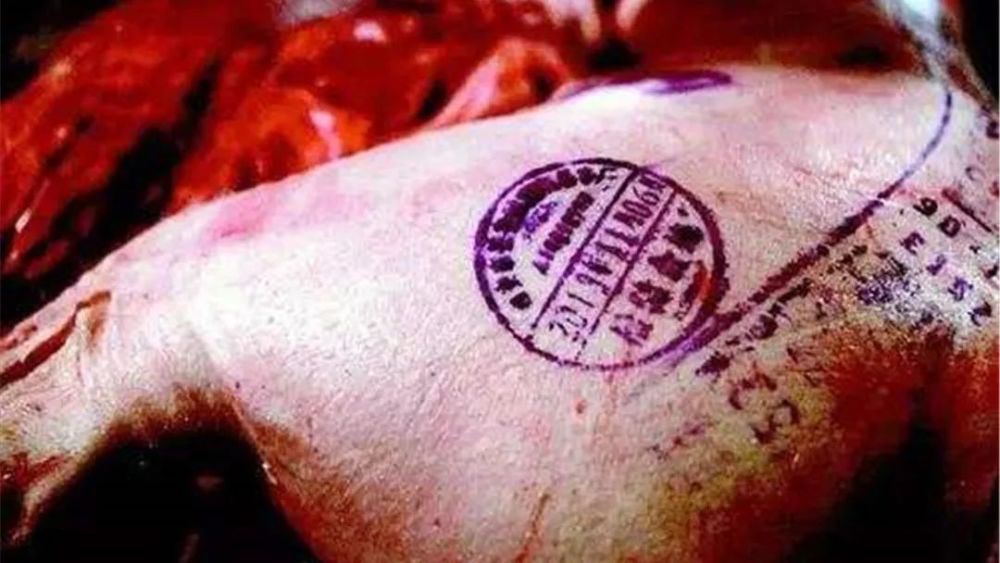 除了检疫合格,猪肉还需要经过品质检验.