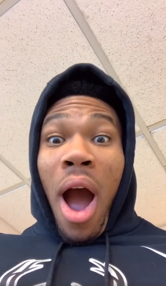 字母哥第一个孩子将诞生陪产女友错过比赛上蹿下跳女友一脸嫌弃