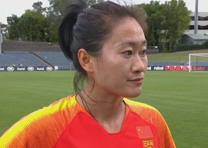 上半场,中国女足直接大爆发,罗桂平助攻唐佳丽头球先拔头筹,取得1-0