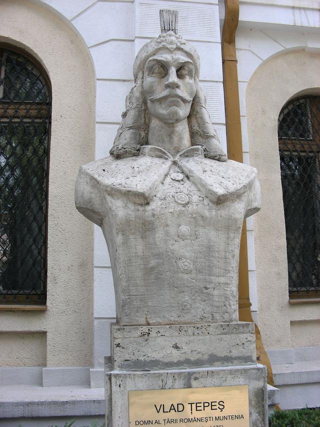 他原名弗拉德·采佩什(vlad tepes,1422-1462),是瓦拉几亚公国的王子