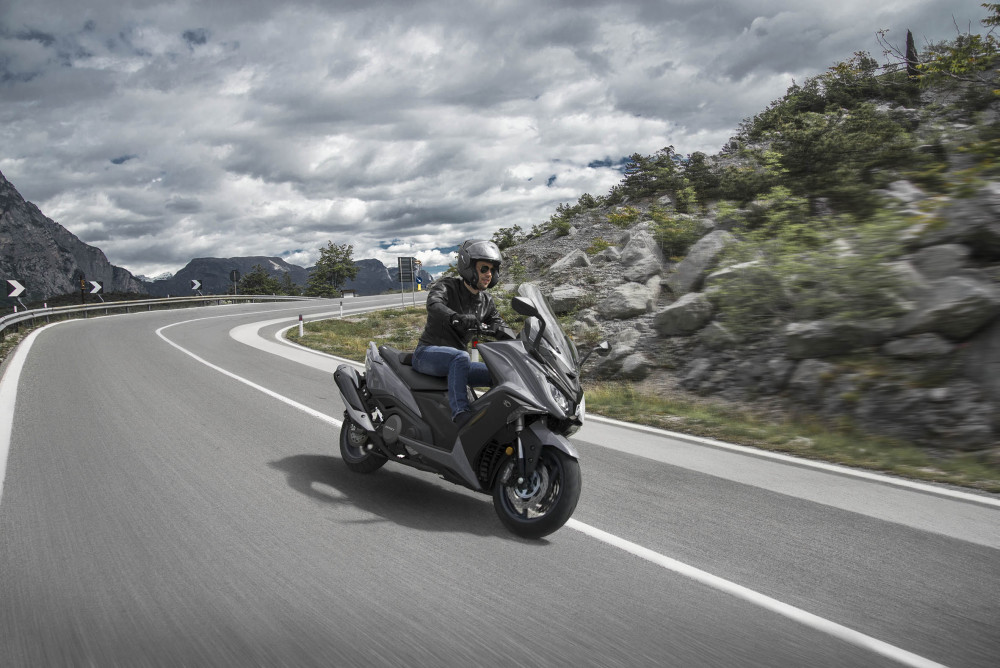 光阳ak550 2020款意大利上市 动力提升加入新颜色