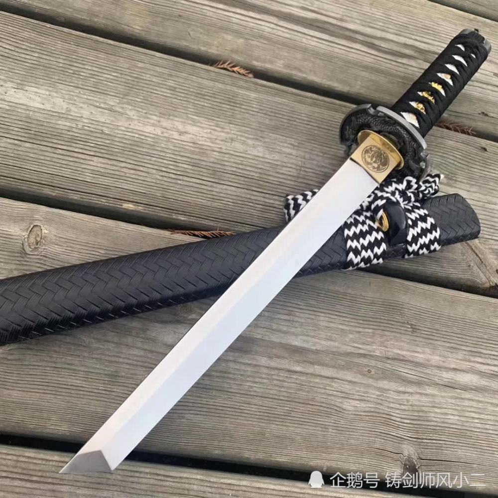 反手断刃的最佳选择,长度足够,硬度足够,还是一体唐刀