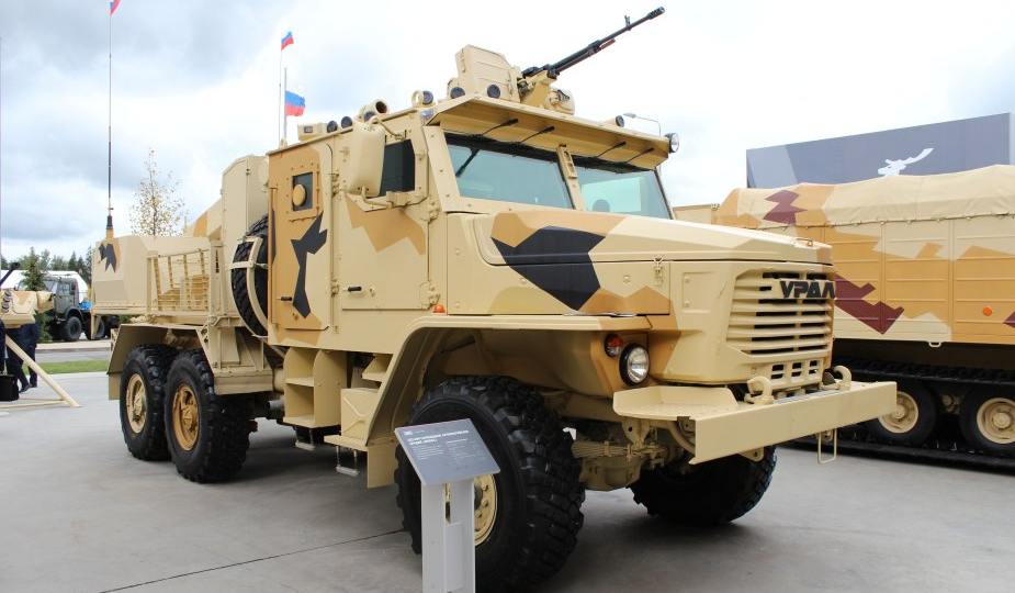 2s41"德洛克"82毫米轮式自行迫击炮以及基于两栖全地形履带式运载车