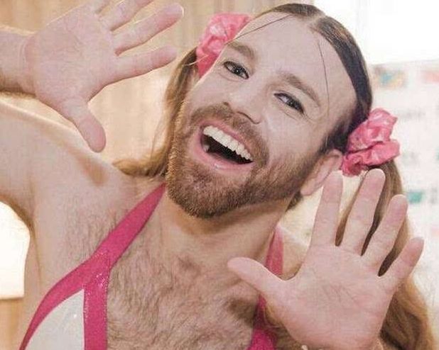 还记得那位穿女装上瘾的"胡子大叔"吗?火遍全网后,如今成了这样