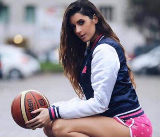 第一名:塔玛拉·阿巴尔德在今年的2月8日,中国女篮直通东京奥运会,让