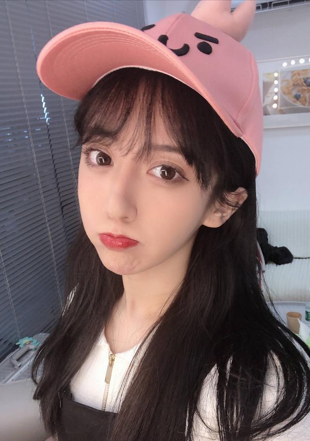 呆妹儿24岁正年轻,却说自己是实至名归的老女人,网友听了很心疼!