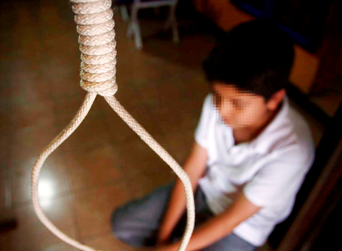 15岁少女网络直播自杀,朋友们打开手机就看到她在上吊_腾讯新闻