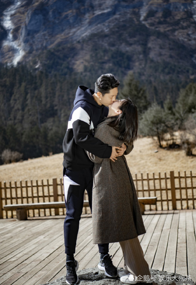 凌潇肃上演霸道之吻唐一菲变娇羞少女画面温馨甜蜜又浪漫满分