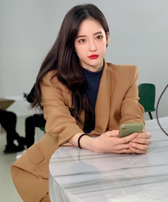 现在随着时间的发展,网上出现了越来越多的网红,而对于网红潘南奎来说