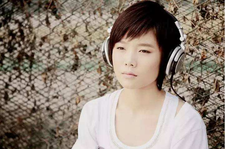 许飞为白衣天使献唱让人落泪她才是应上歌手的音乐人