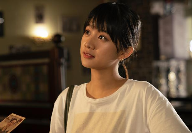 后来李婷婷又拍摄了《独家记忆》,由于长相比较的可爱灵动,也算是有